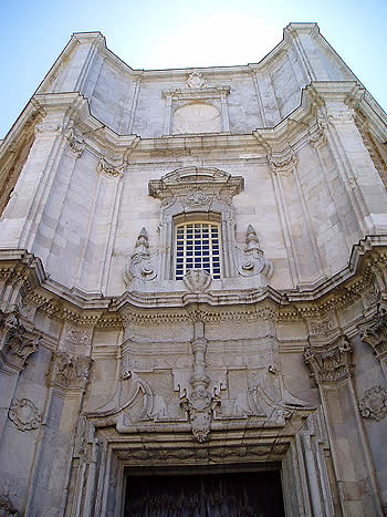 Detalle de la fachada de la Catedral de C&aacute;diz