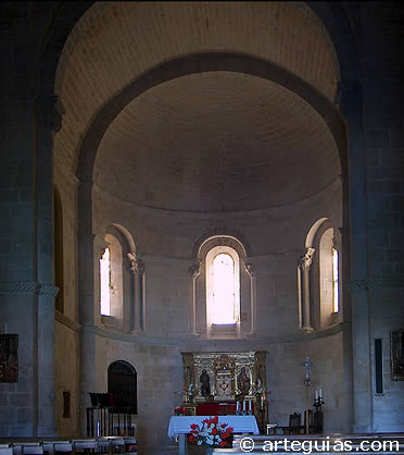 Interior del &aacute;bside de la iglesia del Monasterio de Azuelo (Navarra)