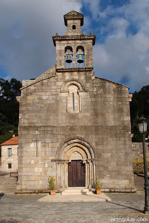 Fachada occidental de la iglesia de Castrelos