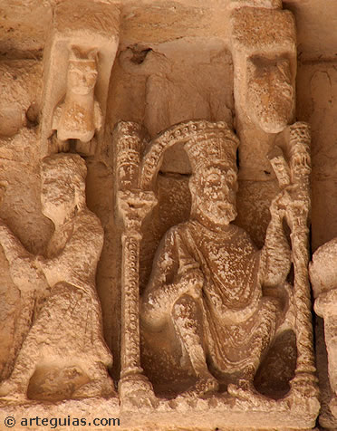 Detalle escult&oacute;rico de Herodes y los Reyes Magos. Santa Mar&iacute;a de Carri&oacute;n de los Condes
