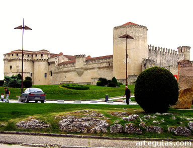 Visitaremos el castillo de Cuéllar, monumento emblemático de la villa