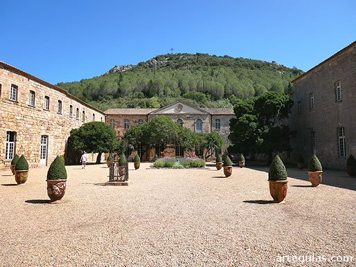 Edificios y jardines modernos