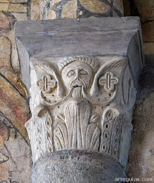 Capitel interior de la iglesia de Lavaudieu