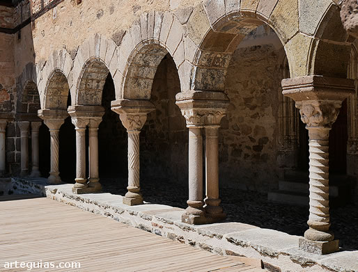 Panda del claustro de Lavaudieu