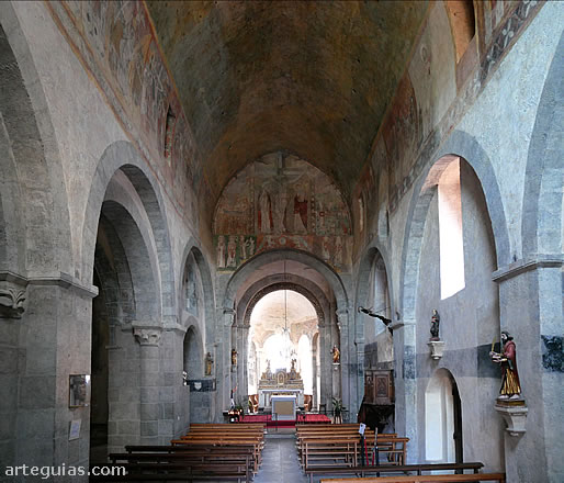 Interior de la iglesia de Lavaudieu, Auvernia