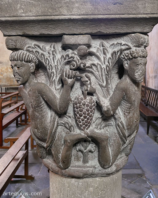 Uno de los capiteles recuperados de la cabecera rom&aacute;nica