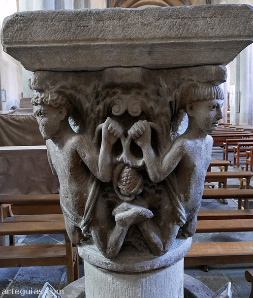 Capitel con atlantes procedentes de la cabecera