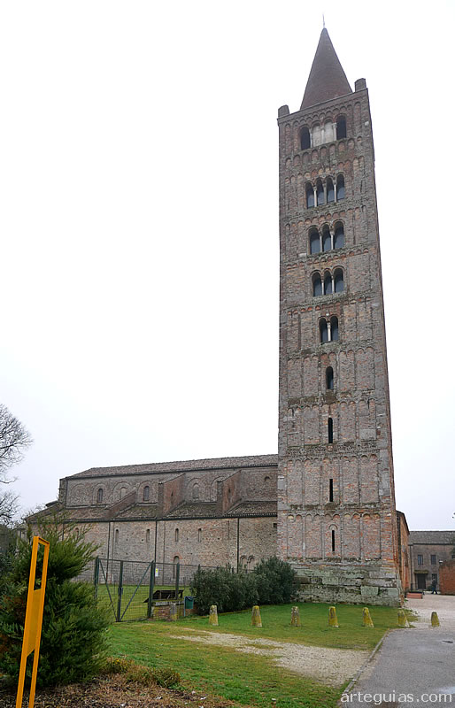El famoso campanario lombardo de Pomposa