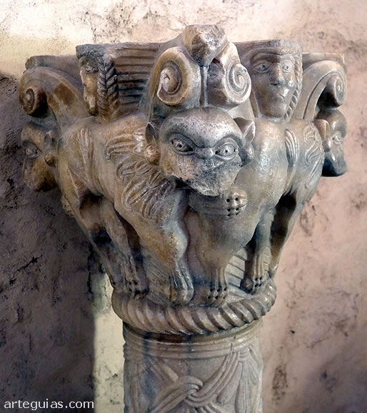 Capitel del claustro de la Abad&iacute;a de Saint-Andr&eacute; de Sor&egrave;de, Francia