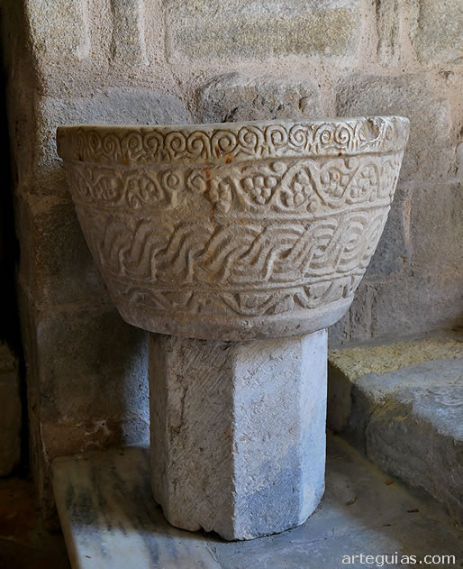 Pila de agua bendita