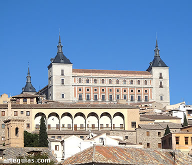 Una vista lejana del alc&aacute;zar