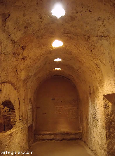 Una de la salas de los Ba&ntilde;os de Do&ntilde;a Leonor