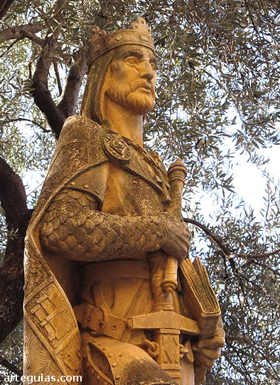 Estatua del rey cristiano Alfonso X