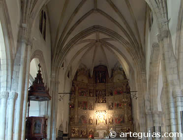 Nave principal de la iglesia de Santa Mar&iacute;a del Concejo de Llanes, Asturias
