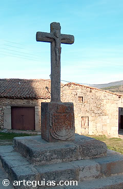 Crucero junto a la Plaza Mayor de Bonilla de la Sierra
