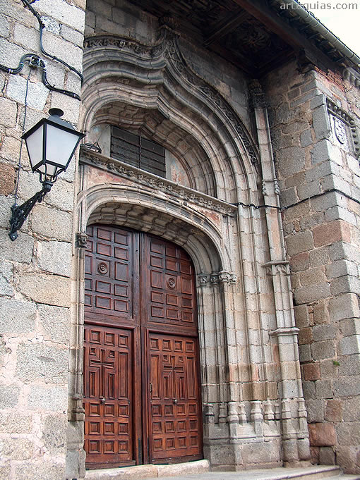 Puerta de ingreso en el muro sur