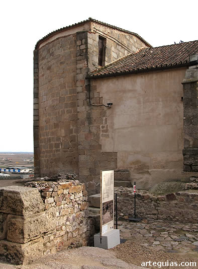 La iglesia de Santiago desde el norte