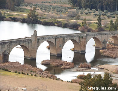 El Puente de los Austrias desde el castillo