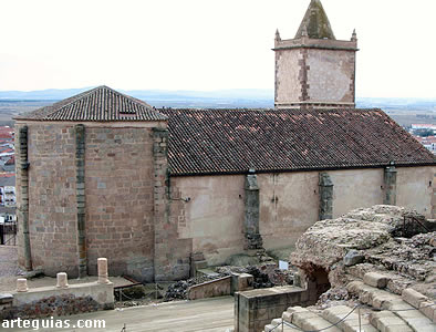La iglesia de Santiago desde el norte