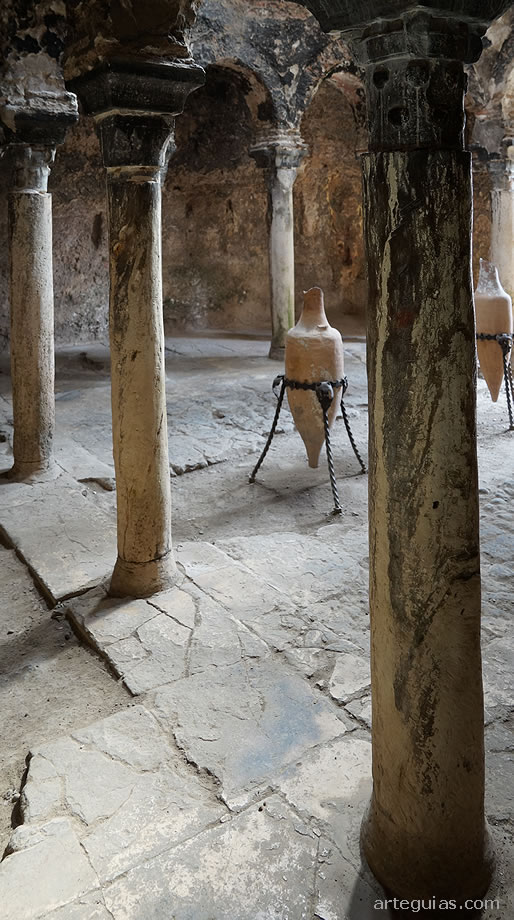 Columnas que soportan los arcos de herradura