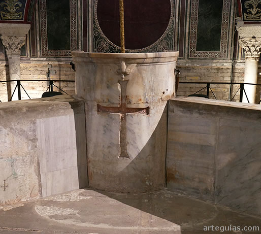 Amb&oacute;n paleocristiano de la piscina bautismal