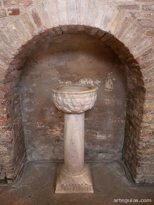 Pila de Agua Bnedita