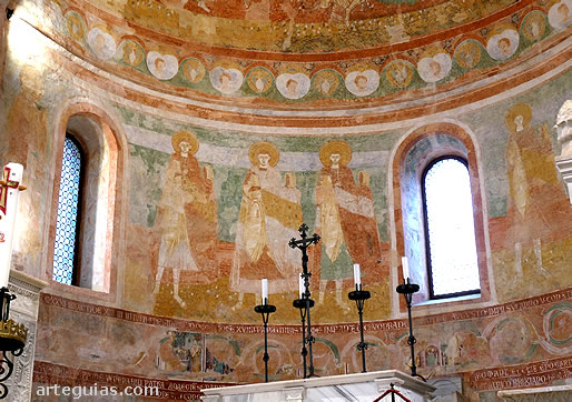 Santos en el hemiciclo absidal