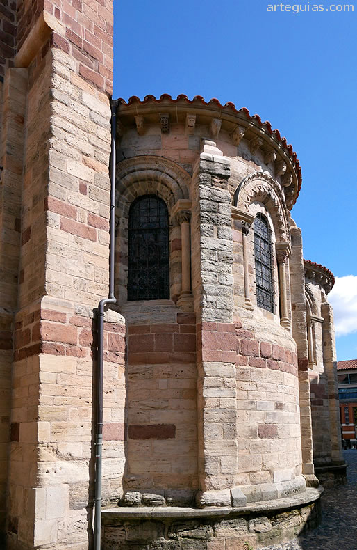 Uno de los absidiolos