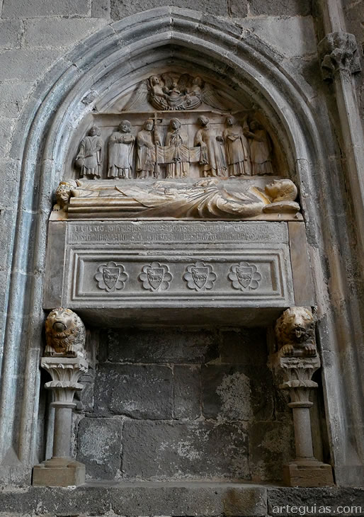 Sarc&oacute;fago g&oacute;tico