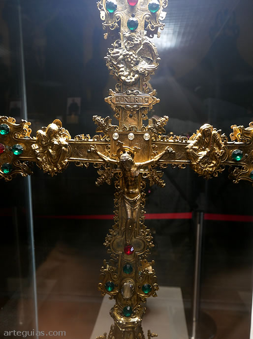 Cruz procesional del Museo