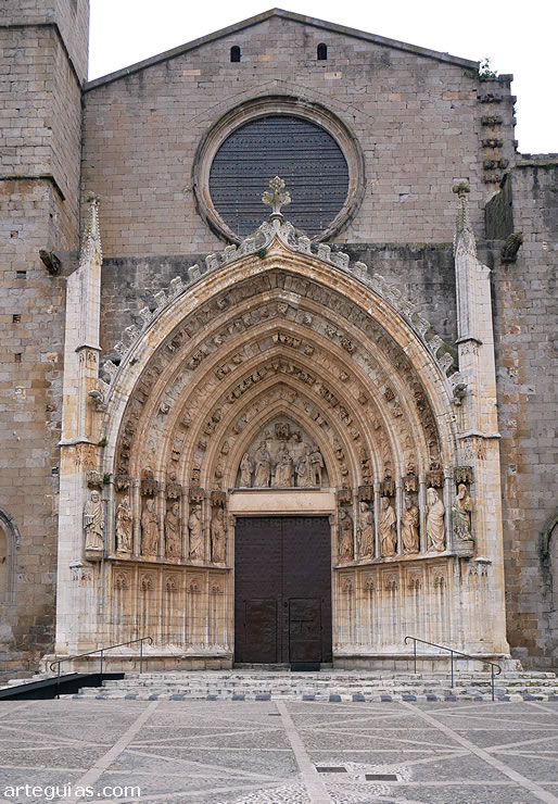 Fachada oeste de la Bas&iacute;lica de Castell&oacute; d'Emp&uacute;ries