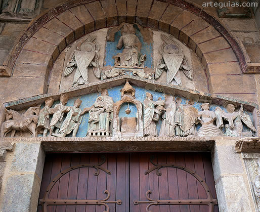 Bas&iacute;lica de Notre-Dame-du-Port de Clermont-Ferrand: puerta sur