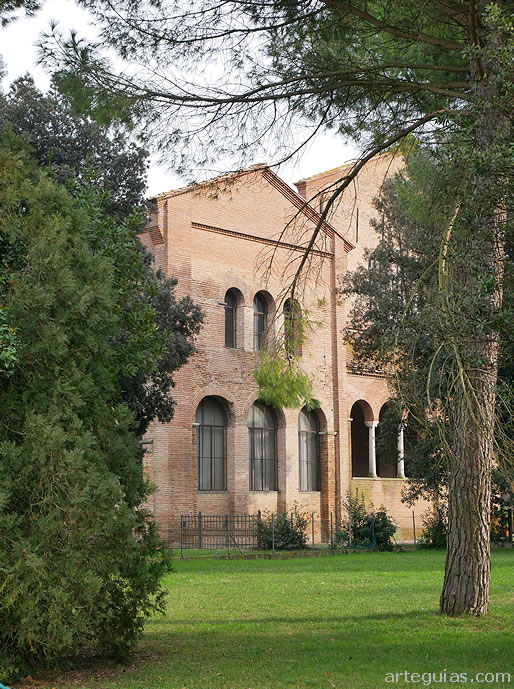 Fachada occidental de la bas&iacute;lica