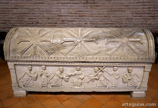 La Bas&iacute;lica de San Apolinar en Classe, R&aacute;vena est&aacute; repleta de sarc&oacute;fagos de los siglos V y VI d.C.