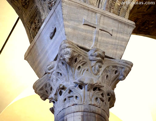 Capitel de inspiraci&oacute;n dorintia