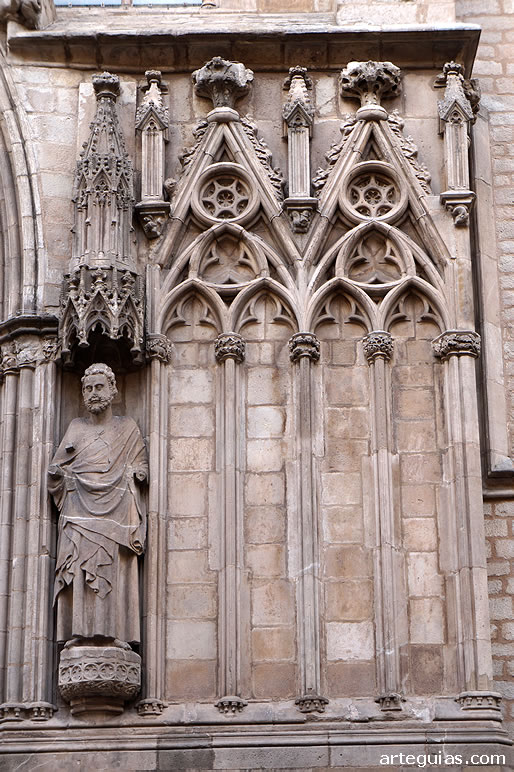 Bas&iacute;lica de Santa Mar&iacute;a del Mar, Barcelona: relieves g&oacute;ticos