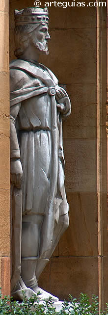 Estatua de Alfonso III el Magno. Rey de Asturias, en Oviedo