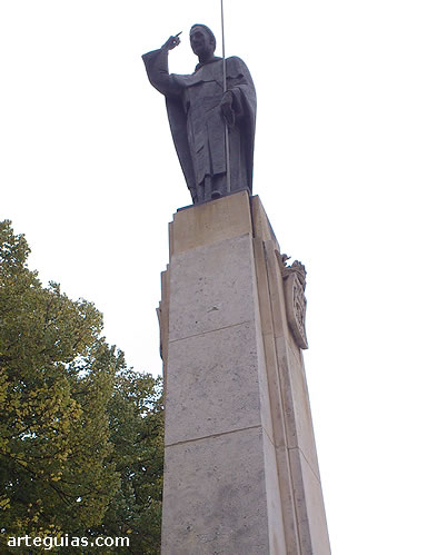 Estatua de Santo Domingo en la ciudad de Burgos