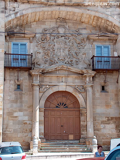 Fachada del Palacio de Chiloeches