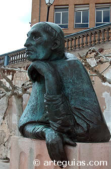 Estatua del Cardenal Cisneros