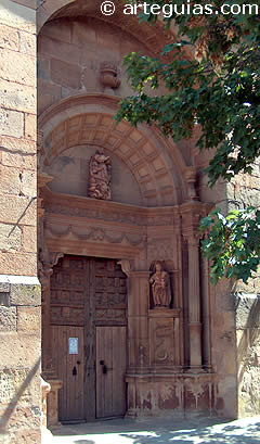 Puerta renacentista de la iglesia de Santa Mar&iacute;a. Salas de los Infantes