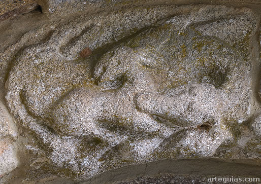 Dovela con dos animales