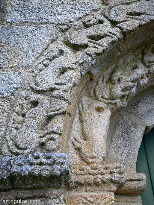 Arquivoltas zoomorfas de la portada rom&aacute;nica