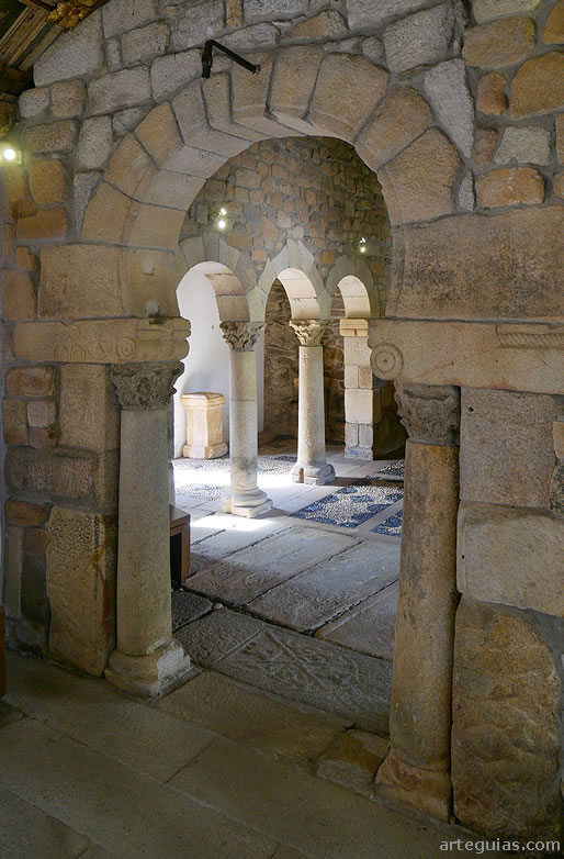 Arco triunfal y naves de la Capilla de San Pedro de Balsemao