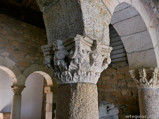 Capiteles