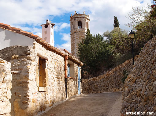 Subida hasta la iglesia de la Asunci&oacute;n de La Virgen de Cervera del Maestre