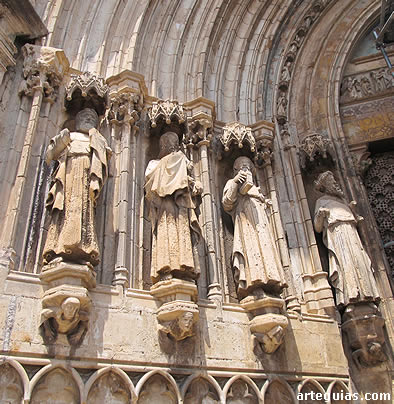 Detalle de la Puerta de los Ap&oacute;stoles