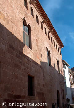 El Palacio del Batle alberga el Museo Popular de Arte Contempor&aacute;neo de Vilafam&eacute;s