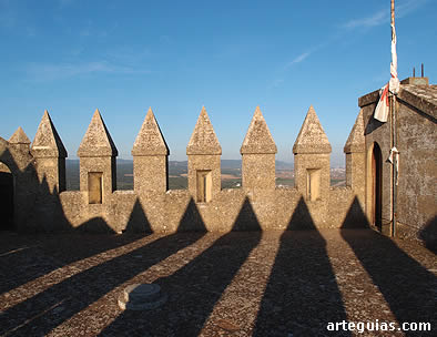Almenas en un atardecer
