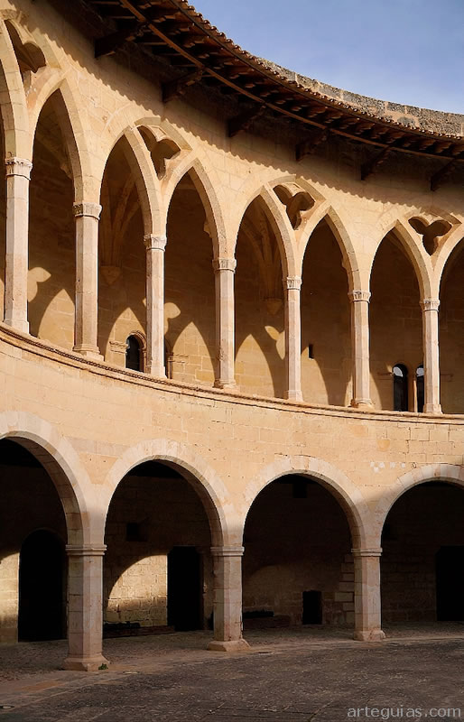Arquería de las dos galerías. Bellver